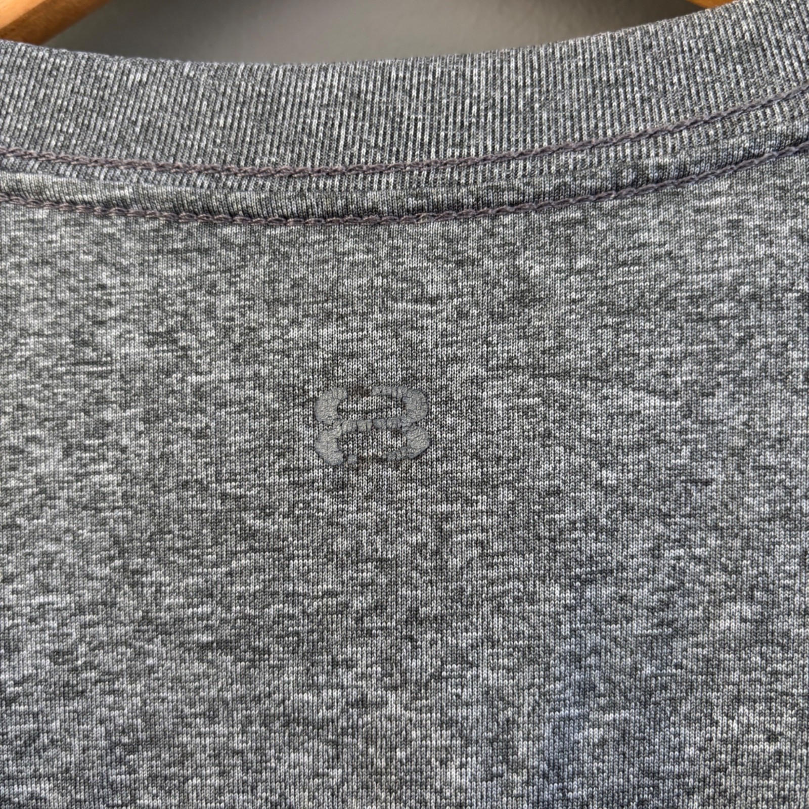 Layer 8 Mens Medium Gray Heathered Long Sleeve Crewneck Performance Shirt gallery