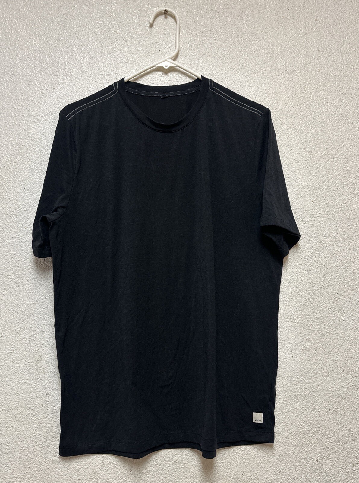 Vuori Men’s Current Tech Black Lightweight Moisture Wicking Short Sleeve Sz L gallery
