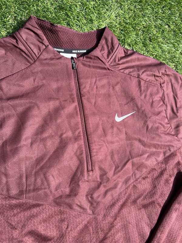 Medium Nike Sphere Element Men's Therma-FIT Water-Repellent 1/2-Zip Running Top gallery