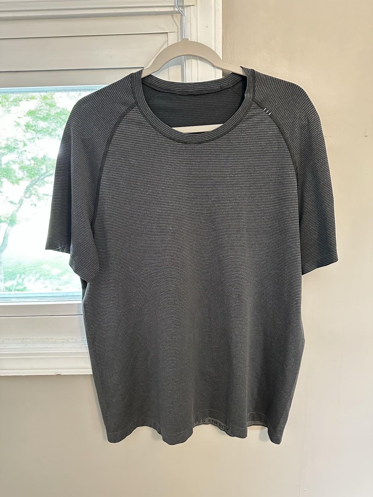 Lululemon Men's Athletic Workout T-Shirt Size XL gallery