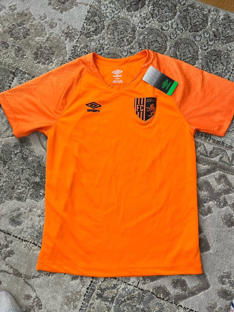 UMBRO Bright Orange Men’s Small Short Sleeve Athletic Top Shirt Manchester NWT