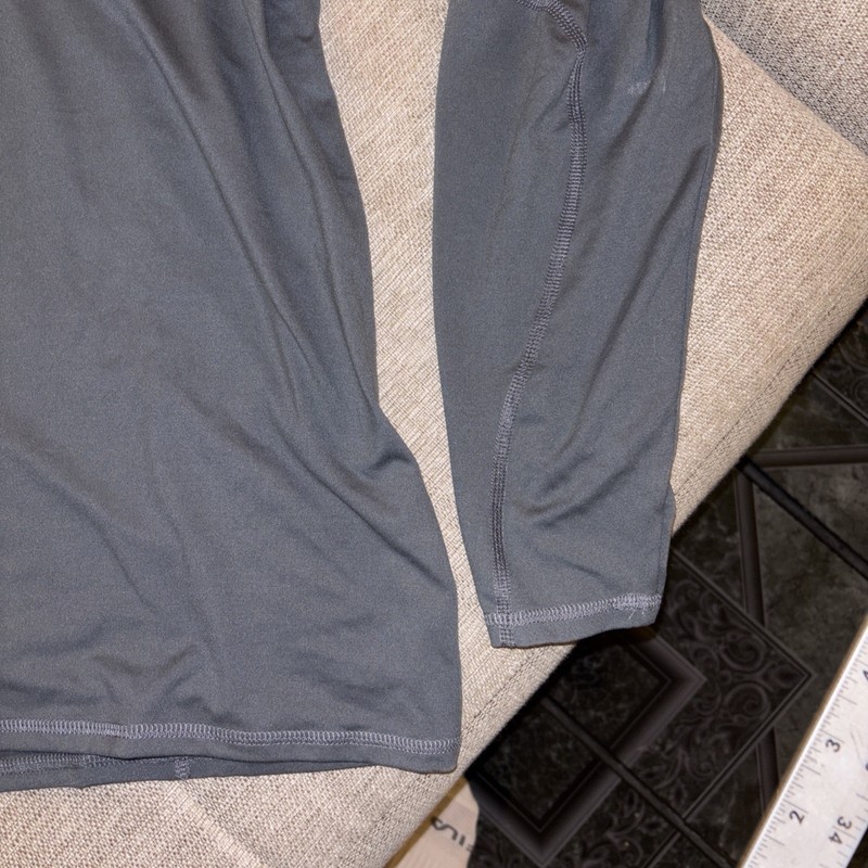 Mountain Hardware Men’s LARGE Rutgers Half Zip Grey Thin Outer Pullover gallery