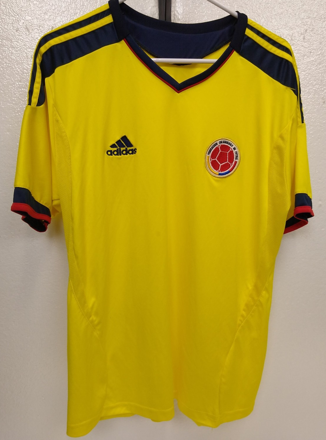 COLOMBIA Men’s Adidas CLIMALITE Soccer Jersey Size XL gallery