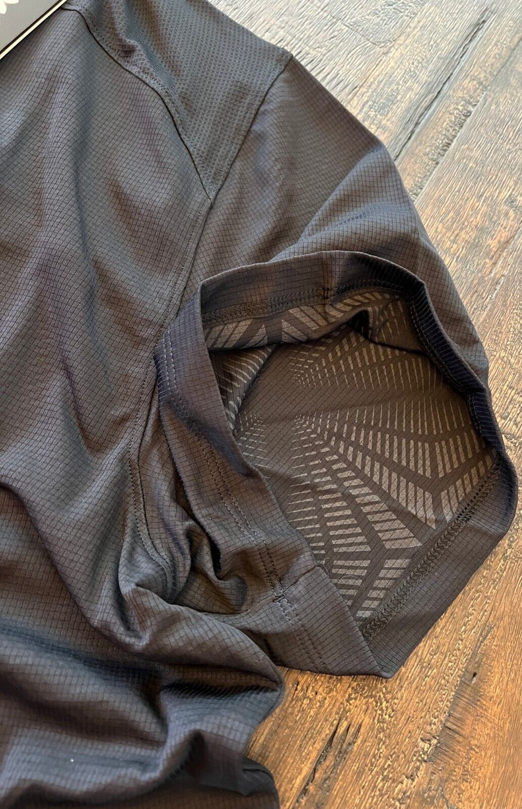NWT - Mens UNDER ARMOUR - Coolswitch - Fitted Black Short Sleeve Shirt (3XL) gallery