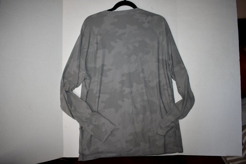 Rhone Men's Reign Camo Performance Workout Shirt Gray Size XL XLarge EUC gallery
