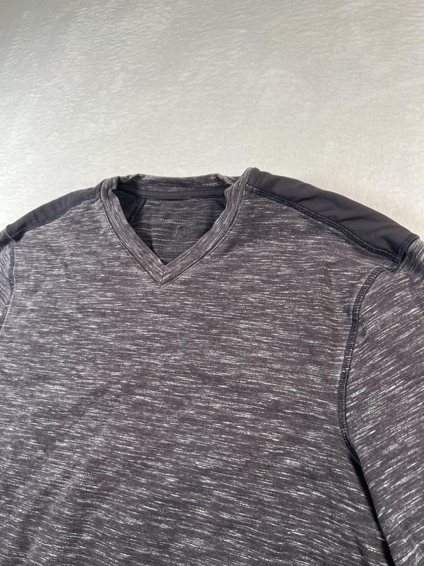 Lululemon Transit Mens Large Gray Long Sleeve V Neck Thumbholes Athletic Top gallery
