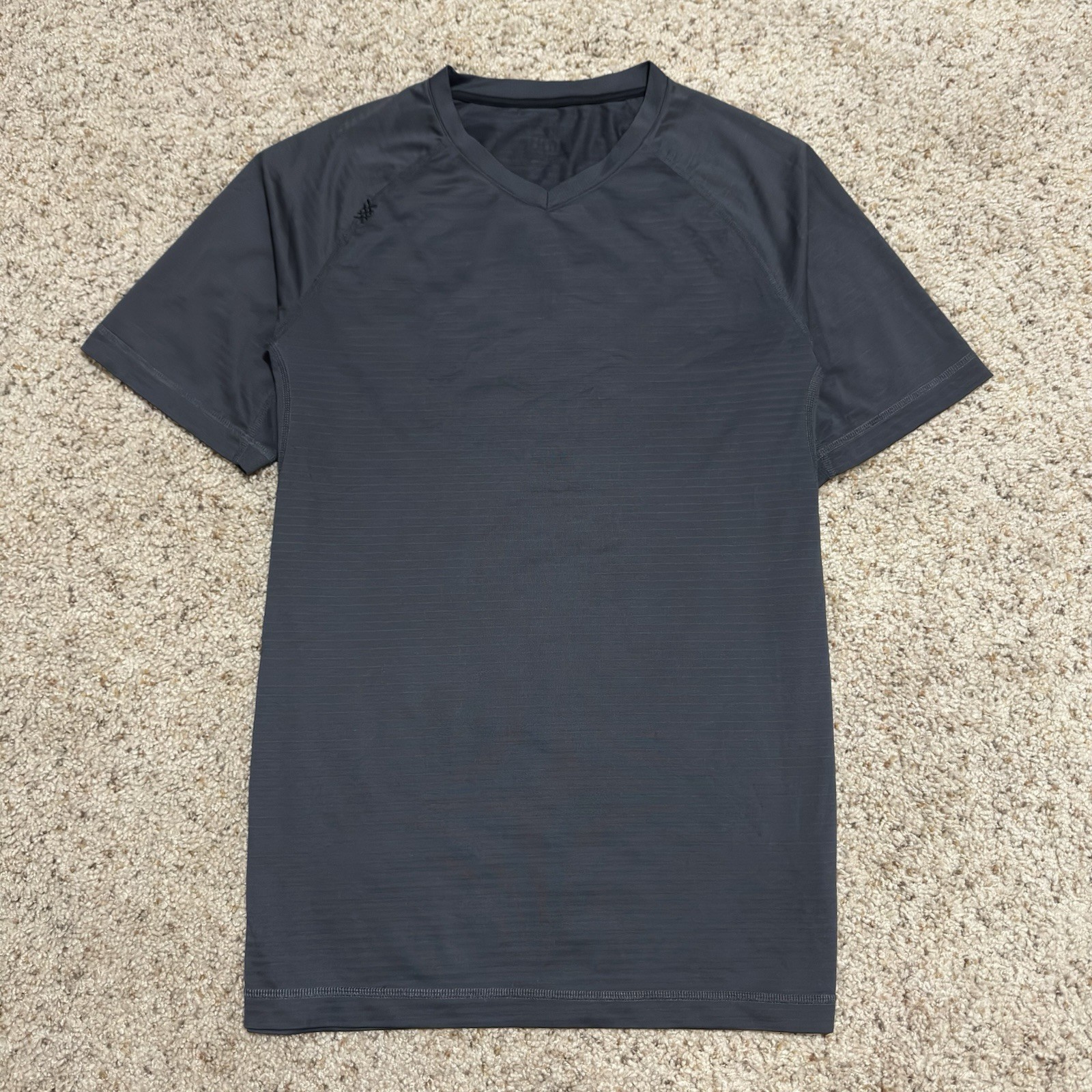 Rhone Reign Sentry Tee Shirt Mens Medium Gray V-Neck Performance Training gallery