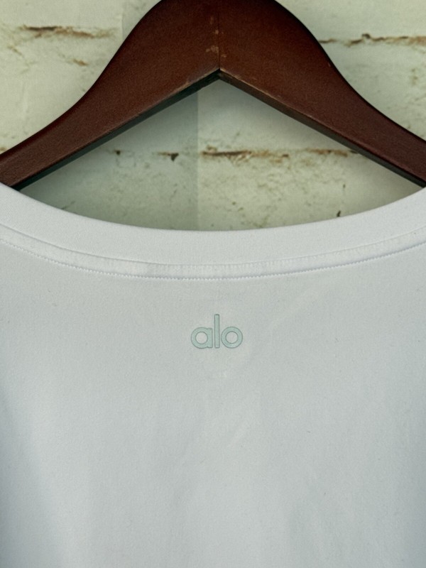ALO Yoga Men’s Conquer Reform Performance Crewneck T-Shirt - White - 2XL gallery