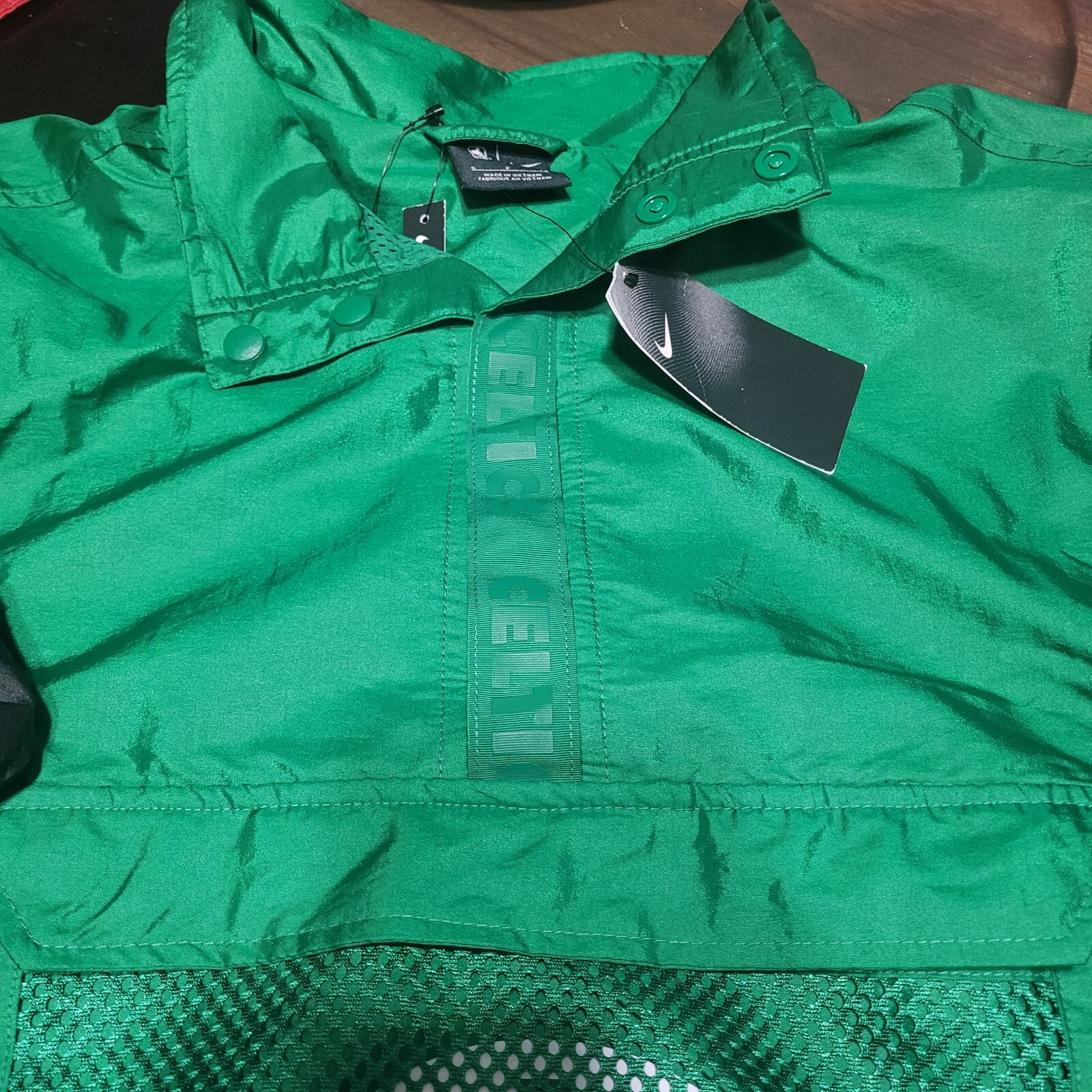 NWT Boston Celtics Nike 1/2 Button Nylon Jacket Pullover Mens Small gallery