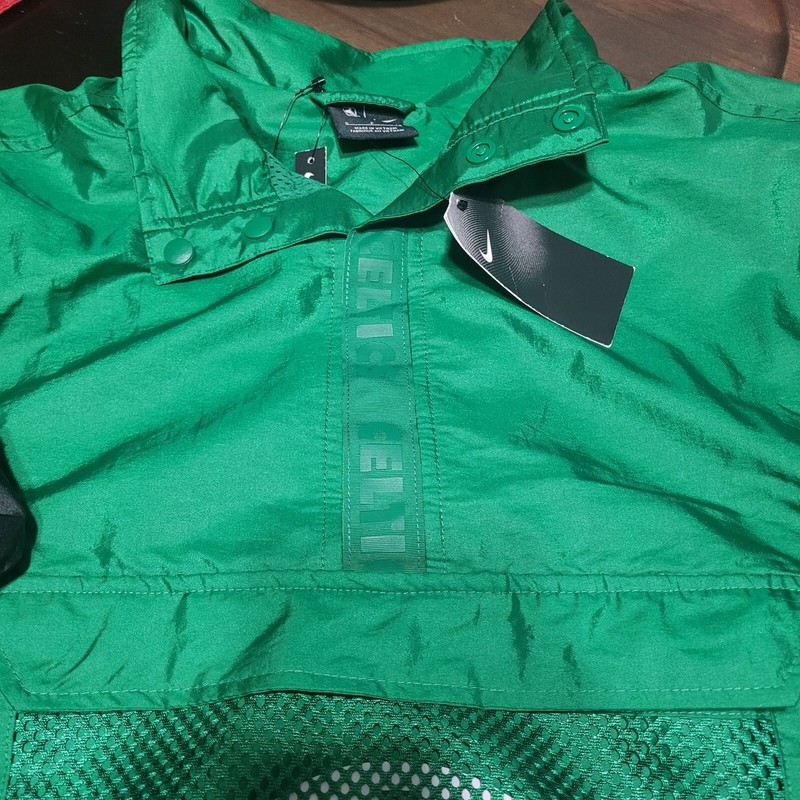 NWT Boston Celtics Nike 1/2 Button Nylon Jacket Pullover Mens Small gallery