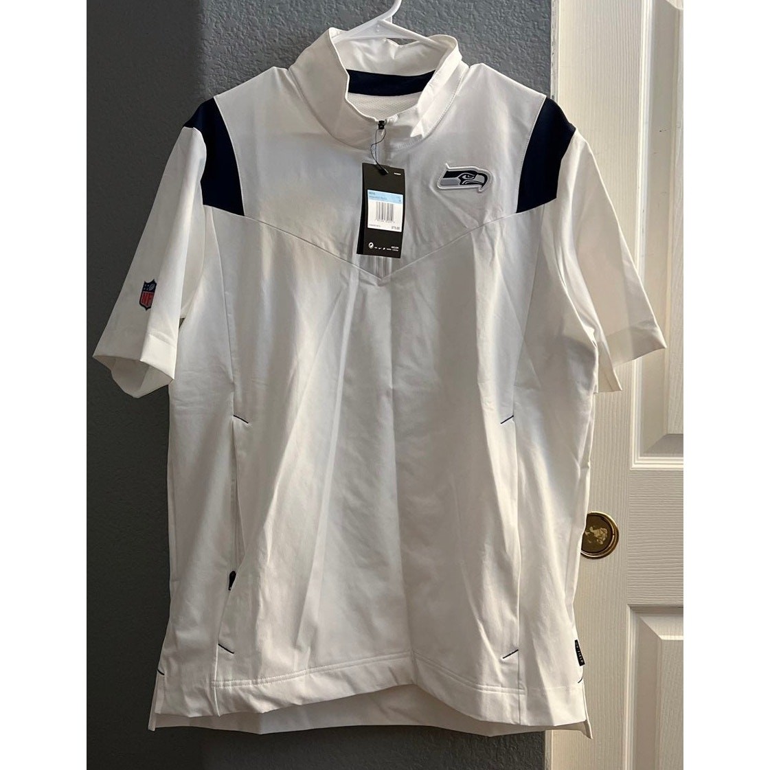 Mens Nike Seattle Seahawks Coach Lockup Short Sleeved Jacket Sz Medium NWT gallery
