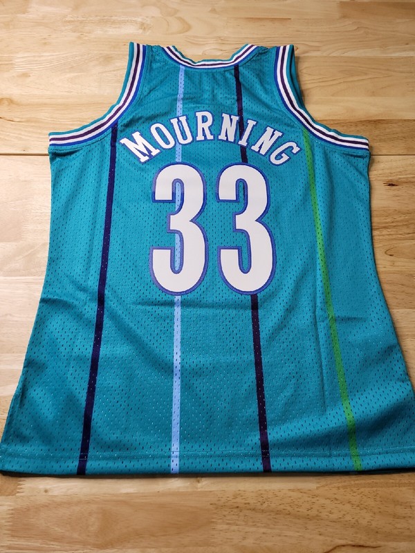 Mitchell & Ness NBA SWINGMAN ROAD JERSEY - HORNETS 92 ALONZO MOURNING Medium gallery