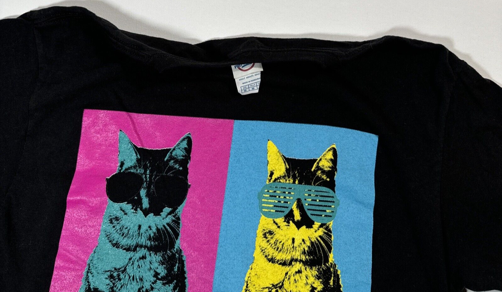 Men Logo Tee T-Shirt Medium M Black Cool Cats Sunglasses Pink Blue Yellow gallery