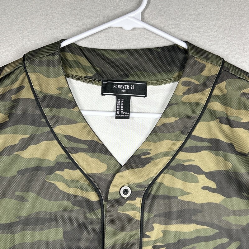Forever 21 Camo Baseball Jersey Men’s M Green Forest Camouflage gallery