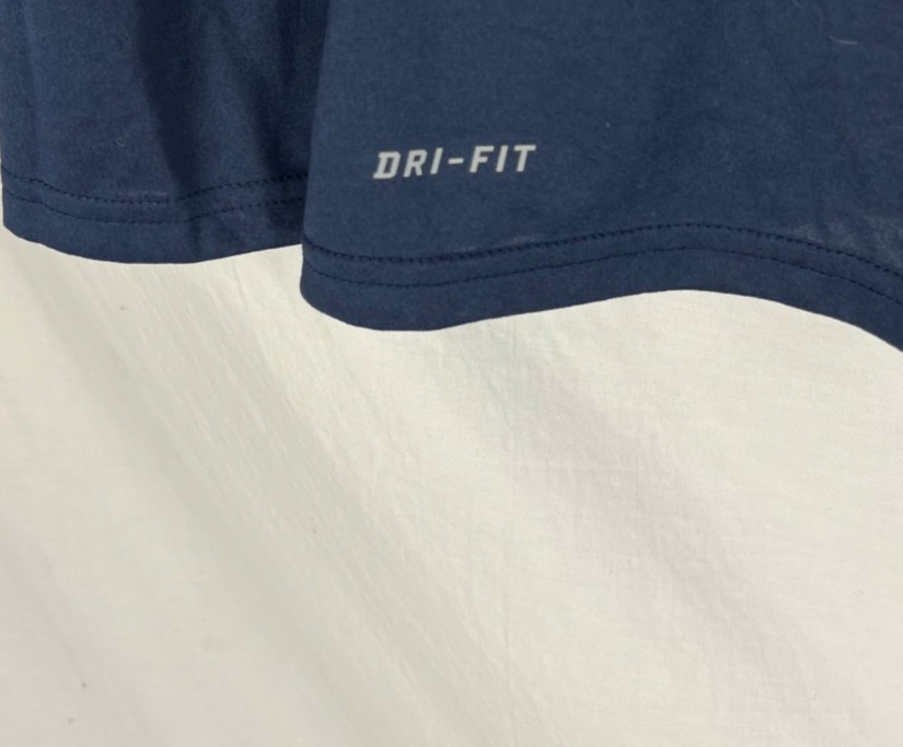 The Nike Tee Dri Fit Men’s Long Sleeve Shirt Size Large Blue Athletic Gym Top gallery