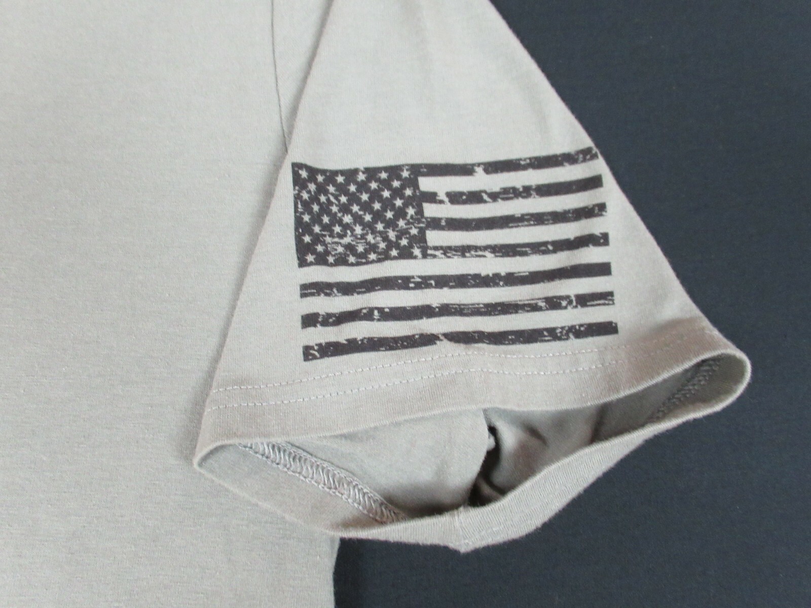 UNDER ARMOUR STARS AMERICAN FLAG GRAY LOOSE FIT MEDIUM ATHLETIC T-SHIRT H222 gallery