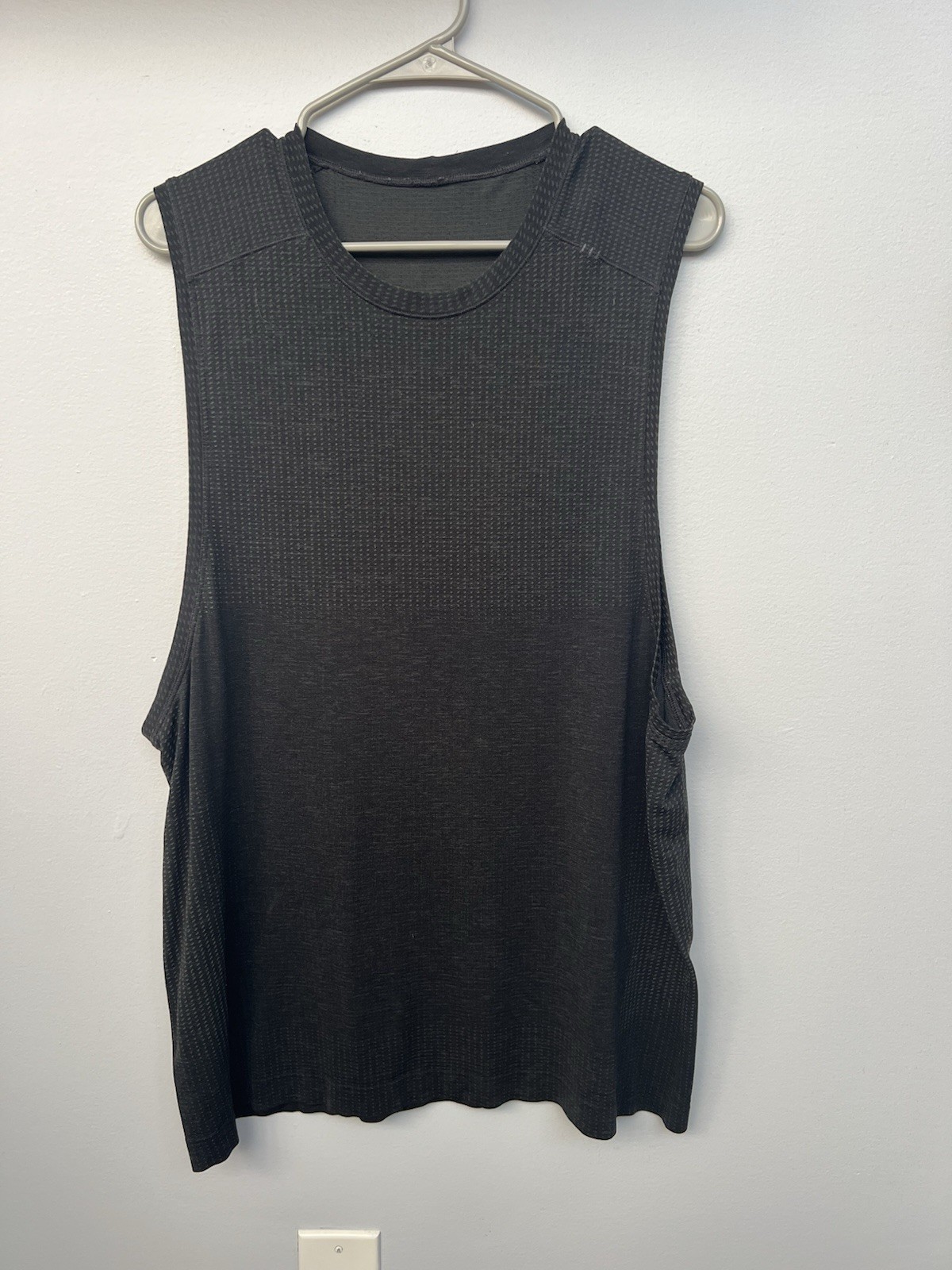 Lululemon Tank Top Men’s Large Black gallery