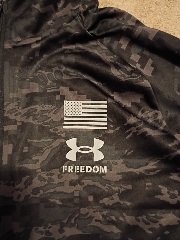 Under Armour Freedom Tech 1/2 Zip Lightweight Long Sleeve Shirt Mens Large Camo gallery