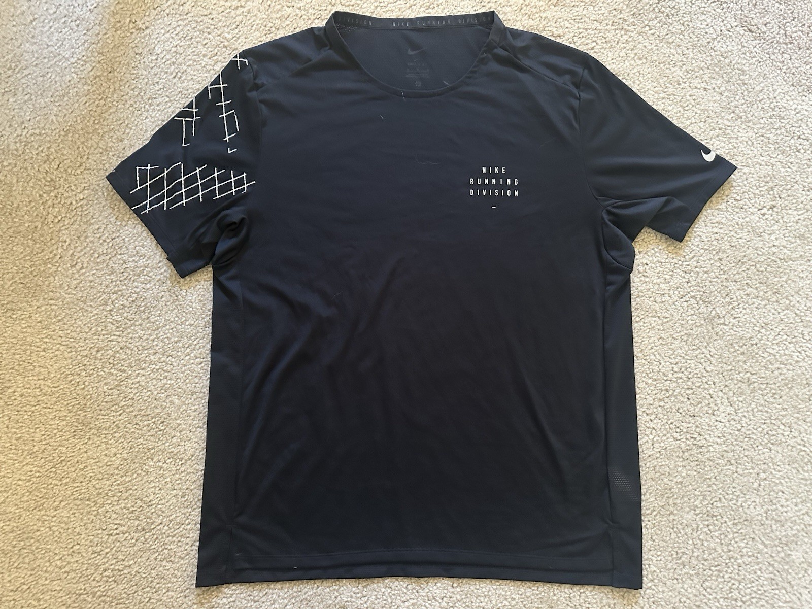 Nike Running Division Rise 365 Flash Dri Fit Shirt Top Men’s Medium DQ6545-010 gallery