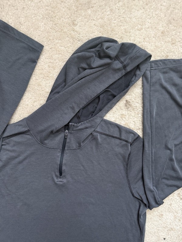 3 Lot Under Armour Threadborne Mens L Hood Shirt Project Rock Shorts Fossil Bag gallery