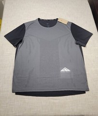 NIKE Trail Running Top Shirt Large Mens Black Gray Dri-Fit Rise 365 Short Sleeve