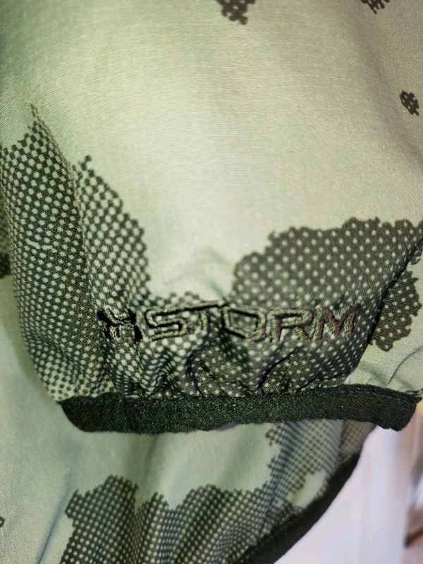 Under Armour Reversible 1/2 Zip Pullover Camo & Olive (See Measurements) gallery