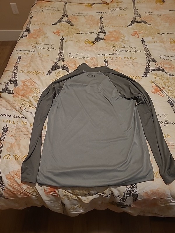 Under Armour Mens Large Lightweight Pullover Long-sleeved Gray Shirt gallery