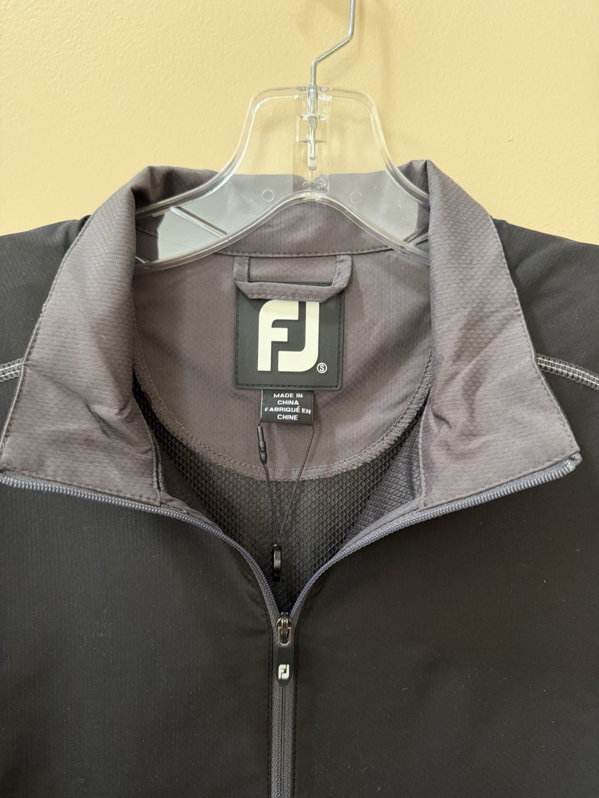 Men’s FootJoy Sport Short Sleeve Windshirt Black & Charcoal Size Small Half Zip gallery