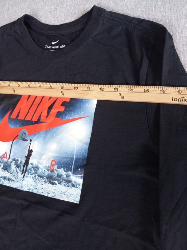 The Nike Tee AIR Medium Long Sleeved Art Printed Logo Athletic Pullover Shirt gallery