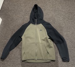 Green And Black Nike Tech Size Medium