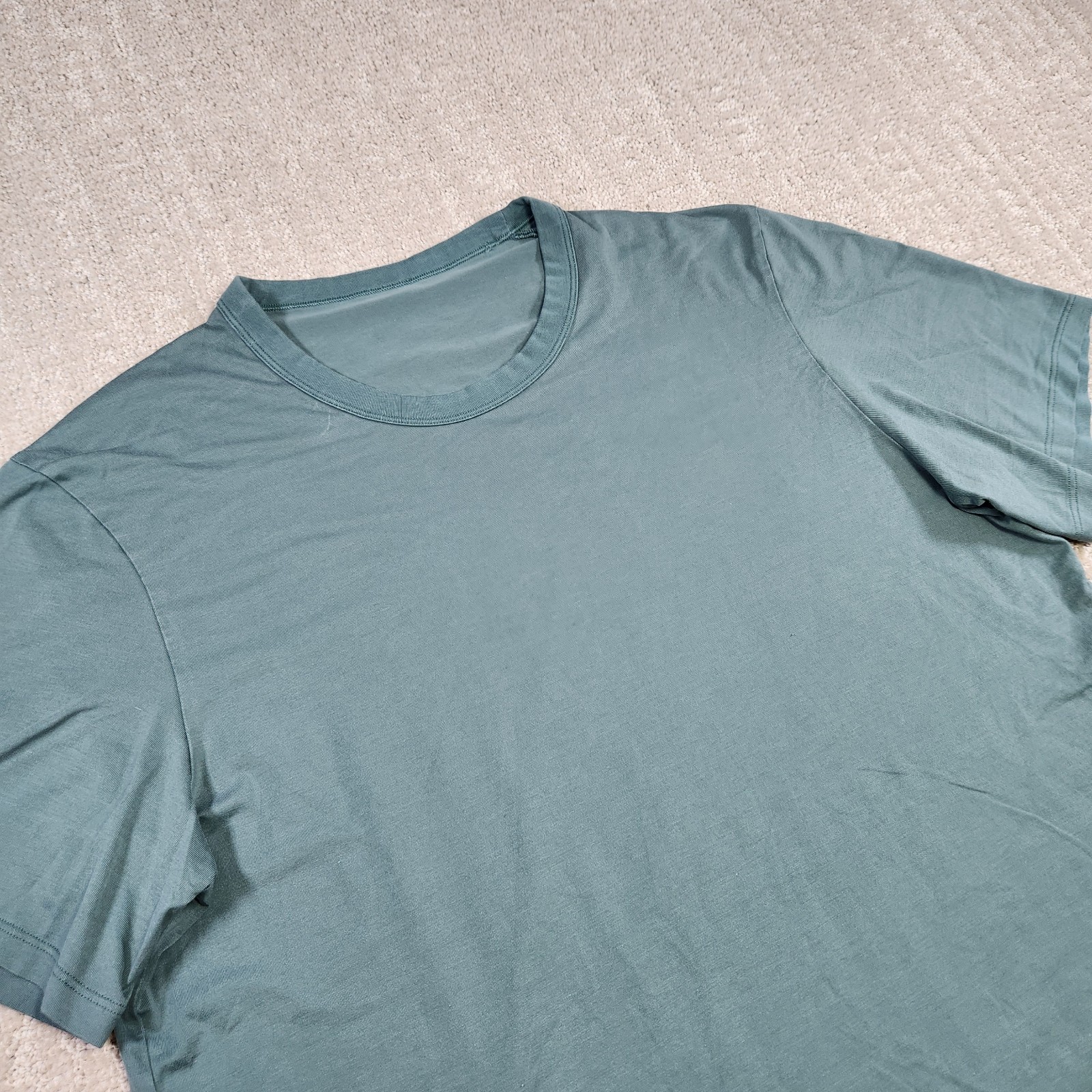 Lululemon Shirt Men Medium Fundamental Tee Green Soft Stretch Athleisure gallery