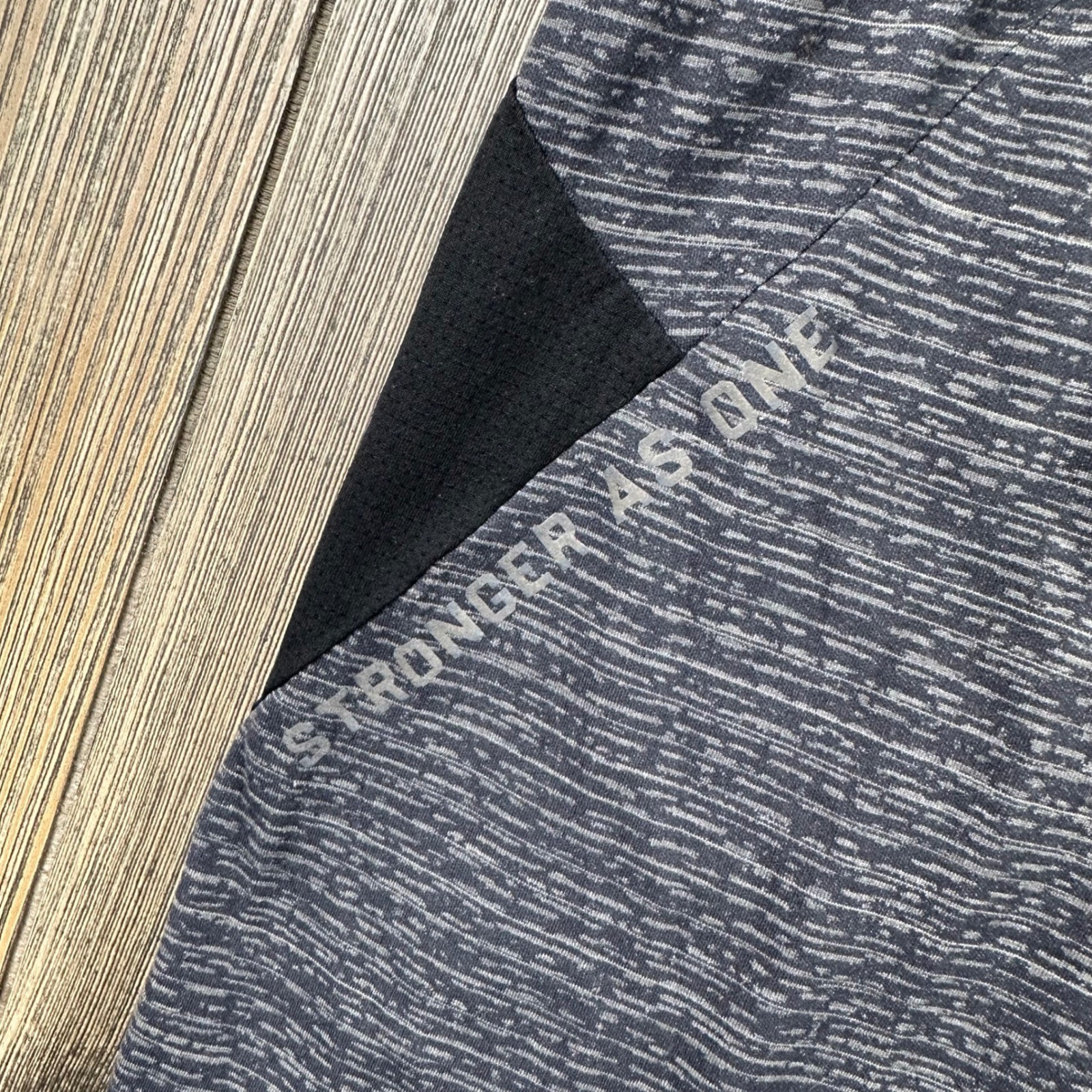 Lululemon x Barry's Stronger As One Training Shirt Mens Medium Grey Black gallery