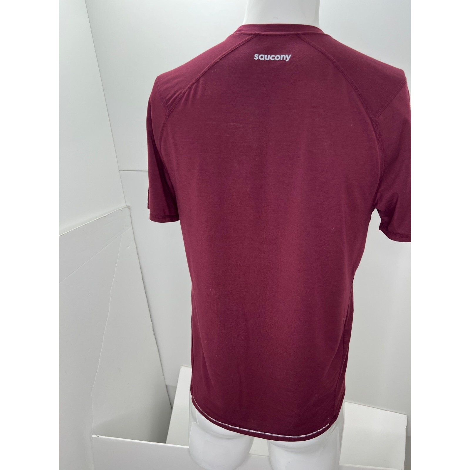 Saucony Men Running Shirt Heather Red Polyester Tencel Blend Stretch Small S gallery