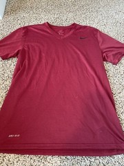 Nike Dry Fit Mens Medium T Shirt – Burgundy Red – Great Buy👍