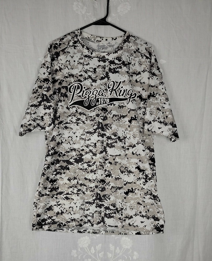 BADGER SPORTS WHITE BLACK SHIRT CAMO PIZZA KINGS EST. 1978 MENS SIZE XL...D5