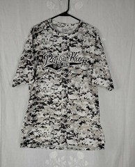BADGER SPORTS WHITE BLACK SHIRT CAMO PIZZA KINGS EST. 1978 MENS SIZE XL…D5