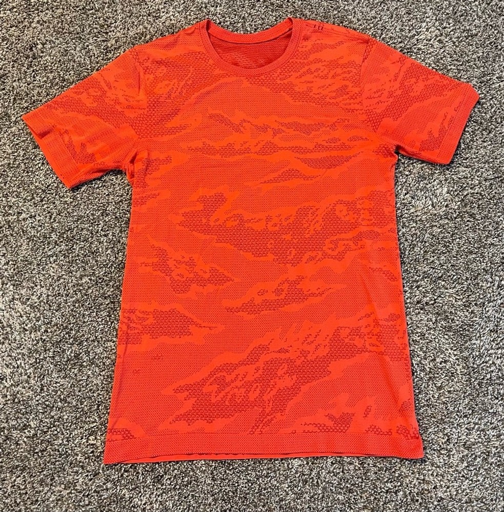 Lululemon Men's Metal Vent Breathe Short Sleeve Shirt, Size Small, EUC