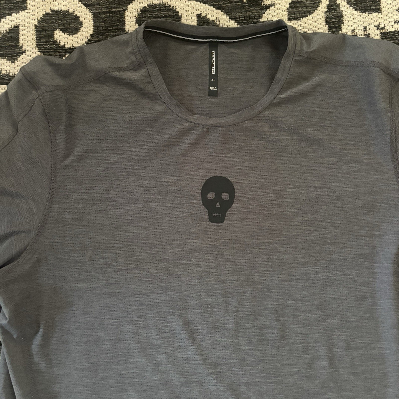 Ten Thousand Interval Versatile Shirt Mens XL Long Sleeve Gray Skull Gym gallery