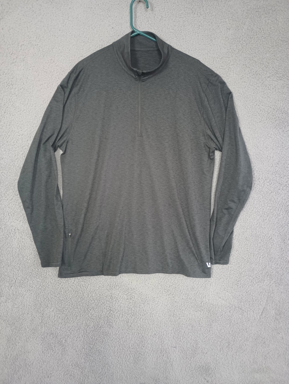 Vuori Sweatshirt Men XXL Gray Performance Quarter Zip Secure Pocket Long Sleeve gallery