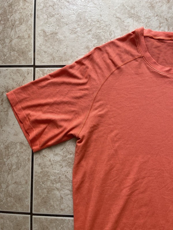Lululemon Metal Vent Tech Men’s Short Sleeve Orange XL Running T-Shirt Sport Top gallery