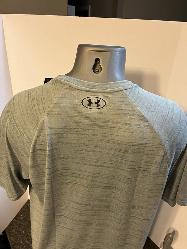 Under Armour T-Shirt Men's Sage Green Striped - Polyester - Large - NWT gallery