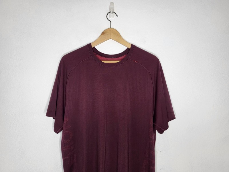 LULULEMON Metal Vent Tech Short Sleeve Top Men's Large Graphic Dark Red Adobe gallery