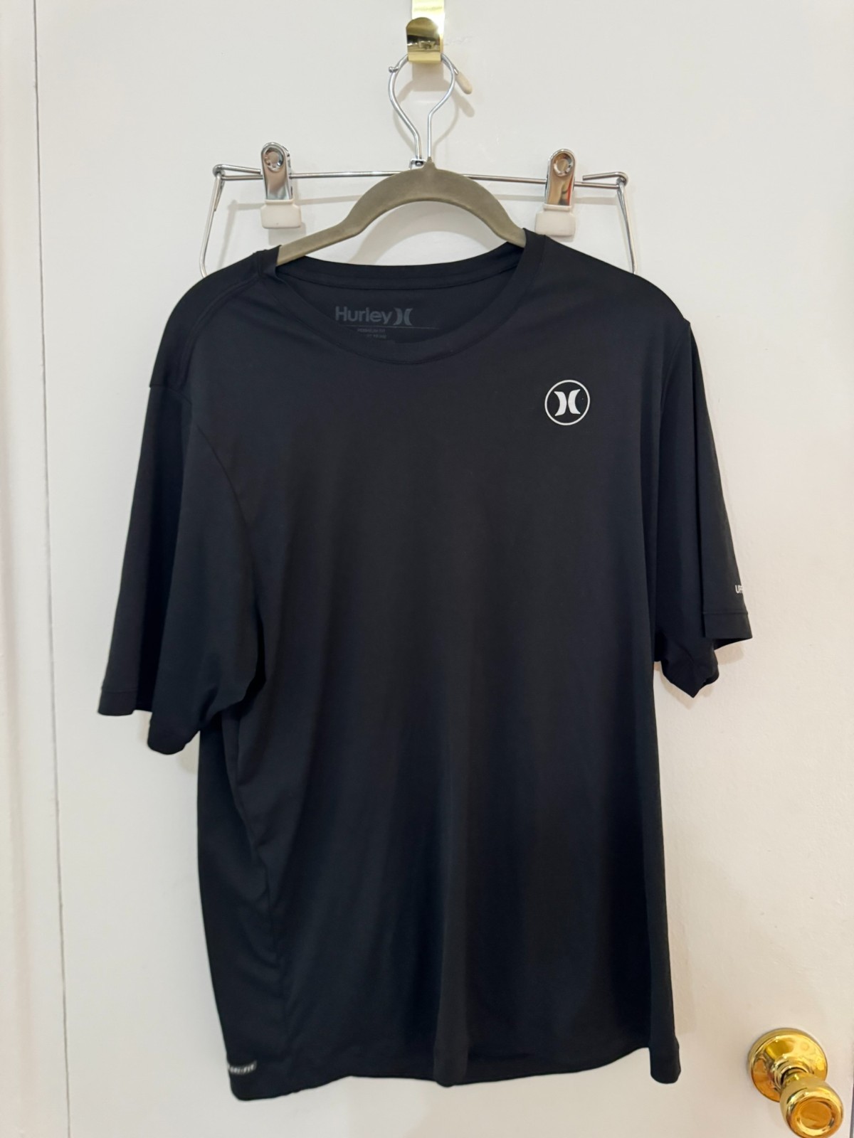 Hurley Dri-fit Shirt Large - Black gallery