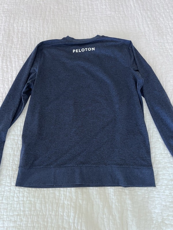 VUORI Men’s Ponte Performance Crew Pullover Peloton Logo Blue Size Large EUC gallery