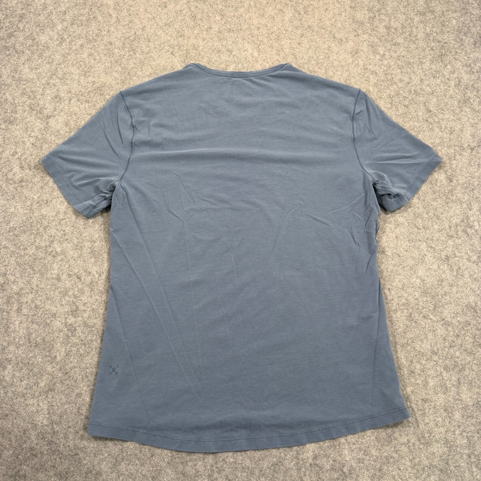 Lululemon Slate Blue 5 Year Basic Short Sleeve V-Neck T-Shirt Men's Size M gallery