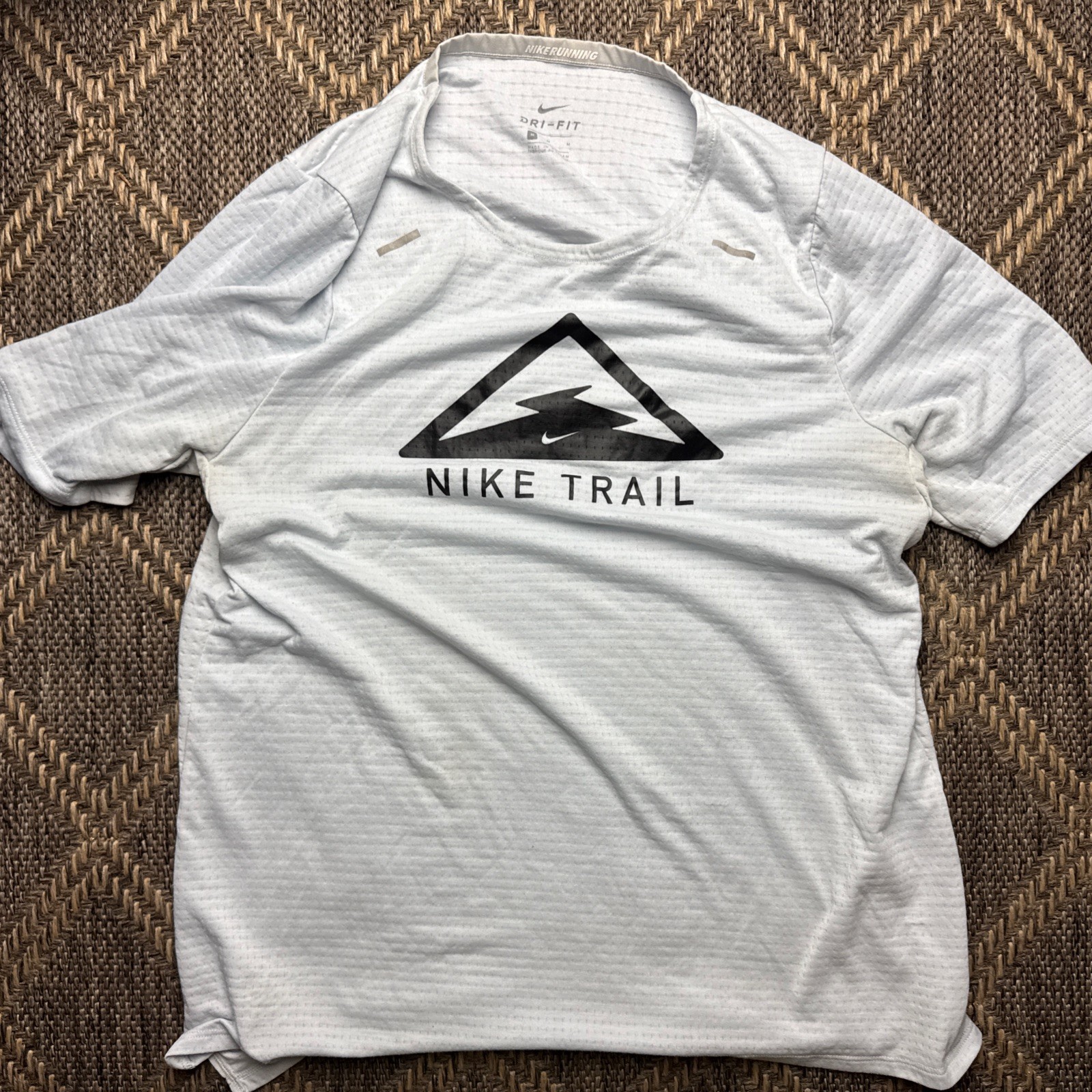 Nike Rise 365 Mens Medium TRAIL Running Shirt BREATHE Aura Black CQ7951 488 gallery