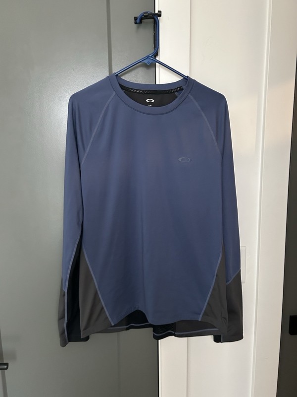 Vintage Oakley Gorpcore Thermo Jersey Long Sleeve Rash Guard Men’s Size Large gallery