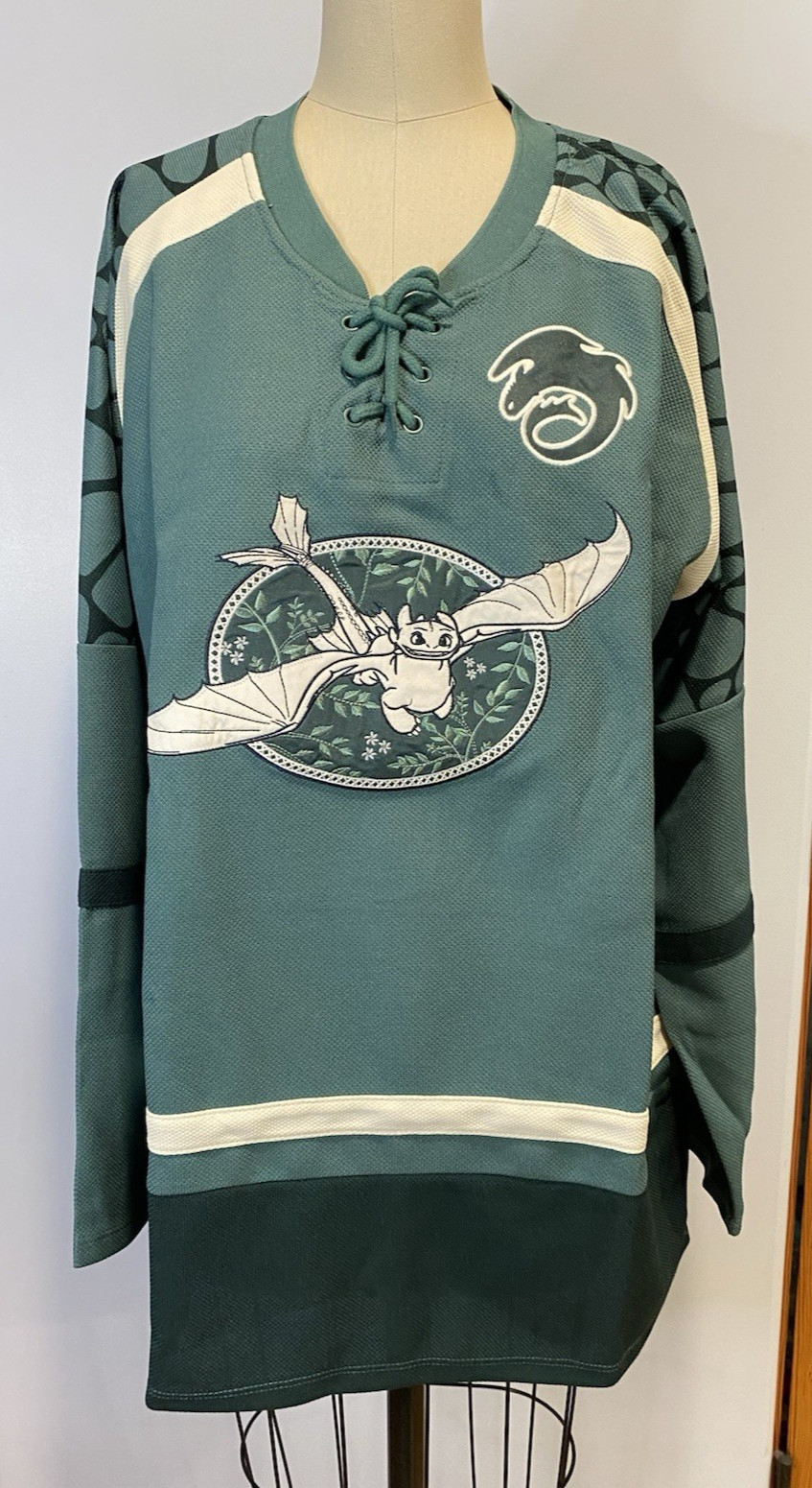 Boxlunch DreamWorks How To Train Your Dragon Toothless Hockey Jersey L gallery