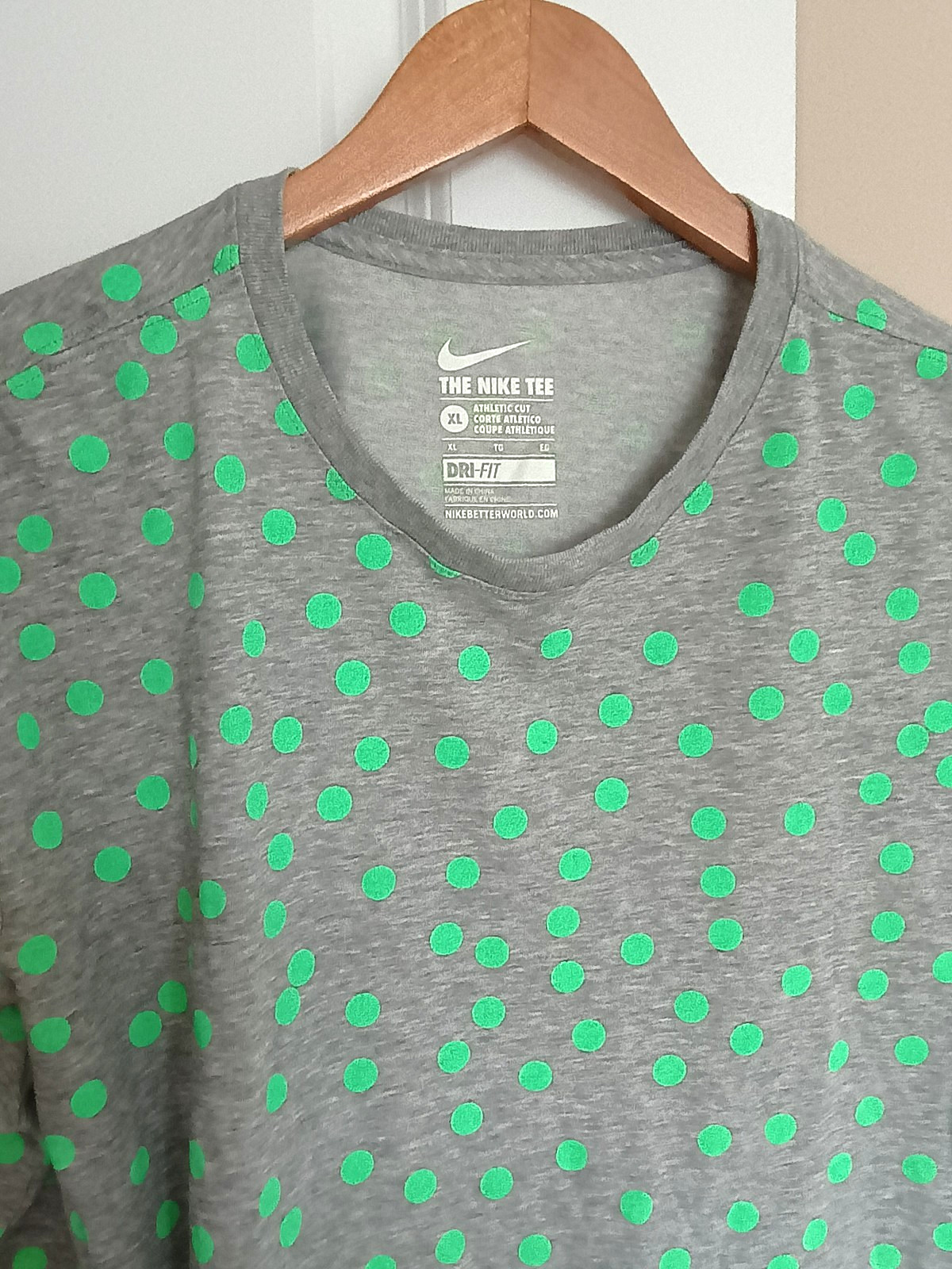 Nike DriFIT BetterWorld Men’s XL Green Dotted Short Sleeve Athletic Tshirt Rare! gallery