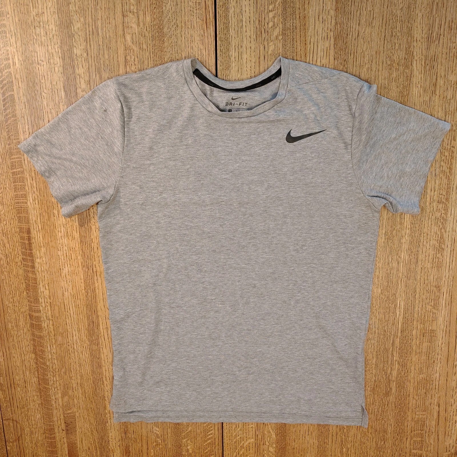 Nike Men's Size Medium Dri-Fit Tee Shirt Light Gray Short Sleeve Crew Neck Logo gallery